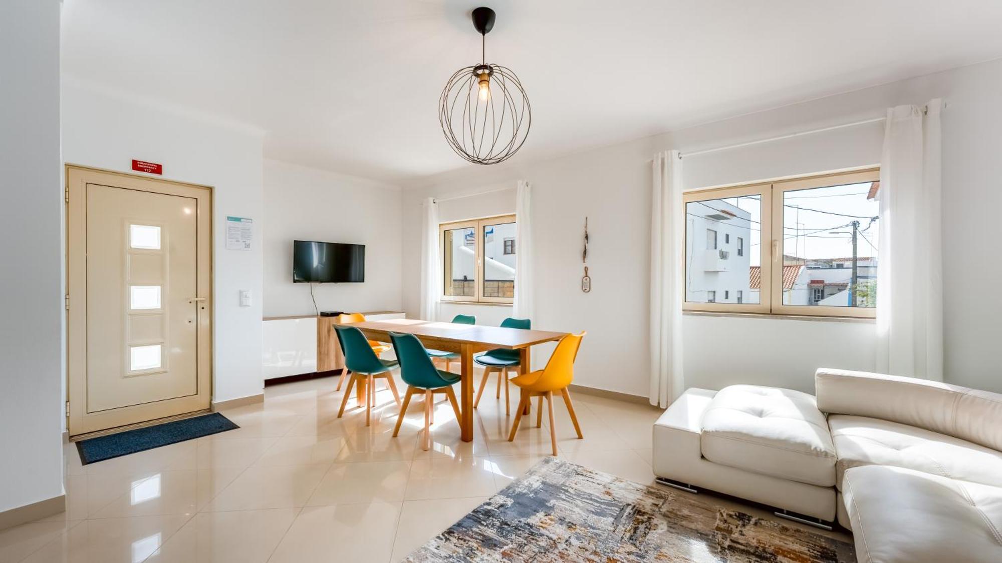 Holiday home Family-friendly With Ac & Patio By Lovelystay
